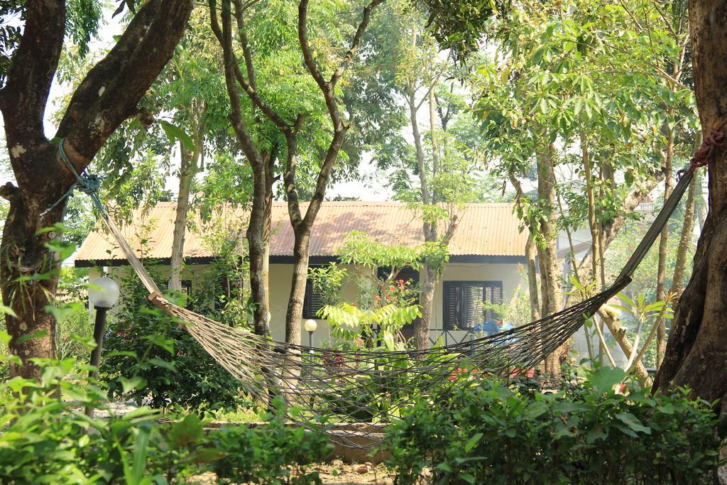 Chitwan Safari Camp & Lodge Sauraha Exterior photo
