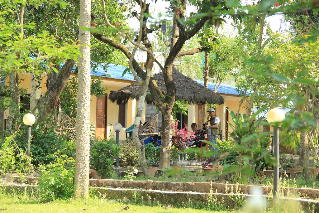 Chitwan Safari Camp & Lodge Sauraha Exterior photo