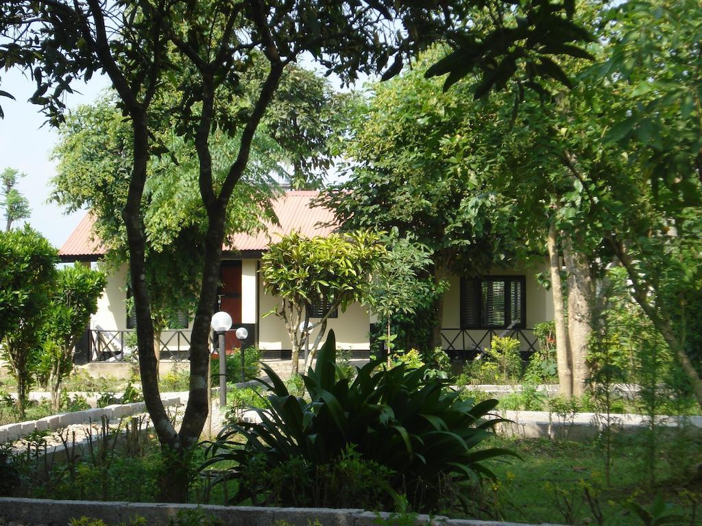 Chitwan Safari Camp & Lodge Sauraha Exterior photo