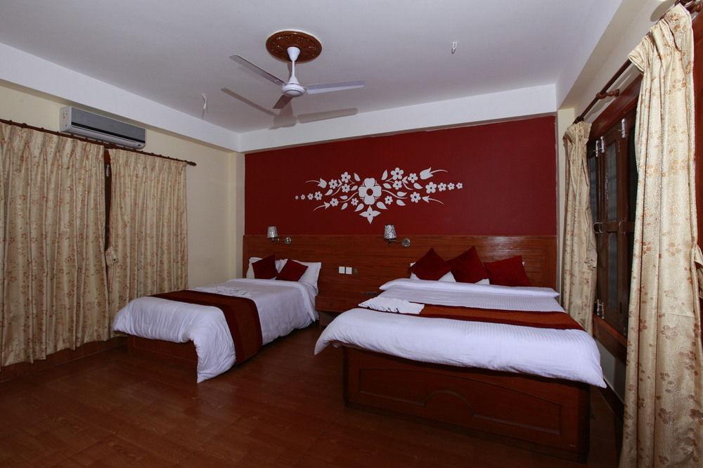 Chitwan Safari Camp & Lodge Sauraha Exterior photo