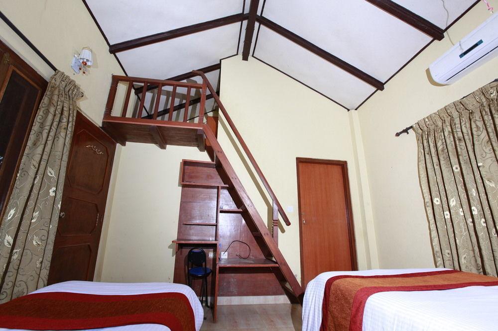 Chitwan Safari Camp & Lodge Sauraha Exterior photo