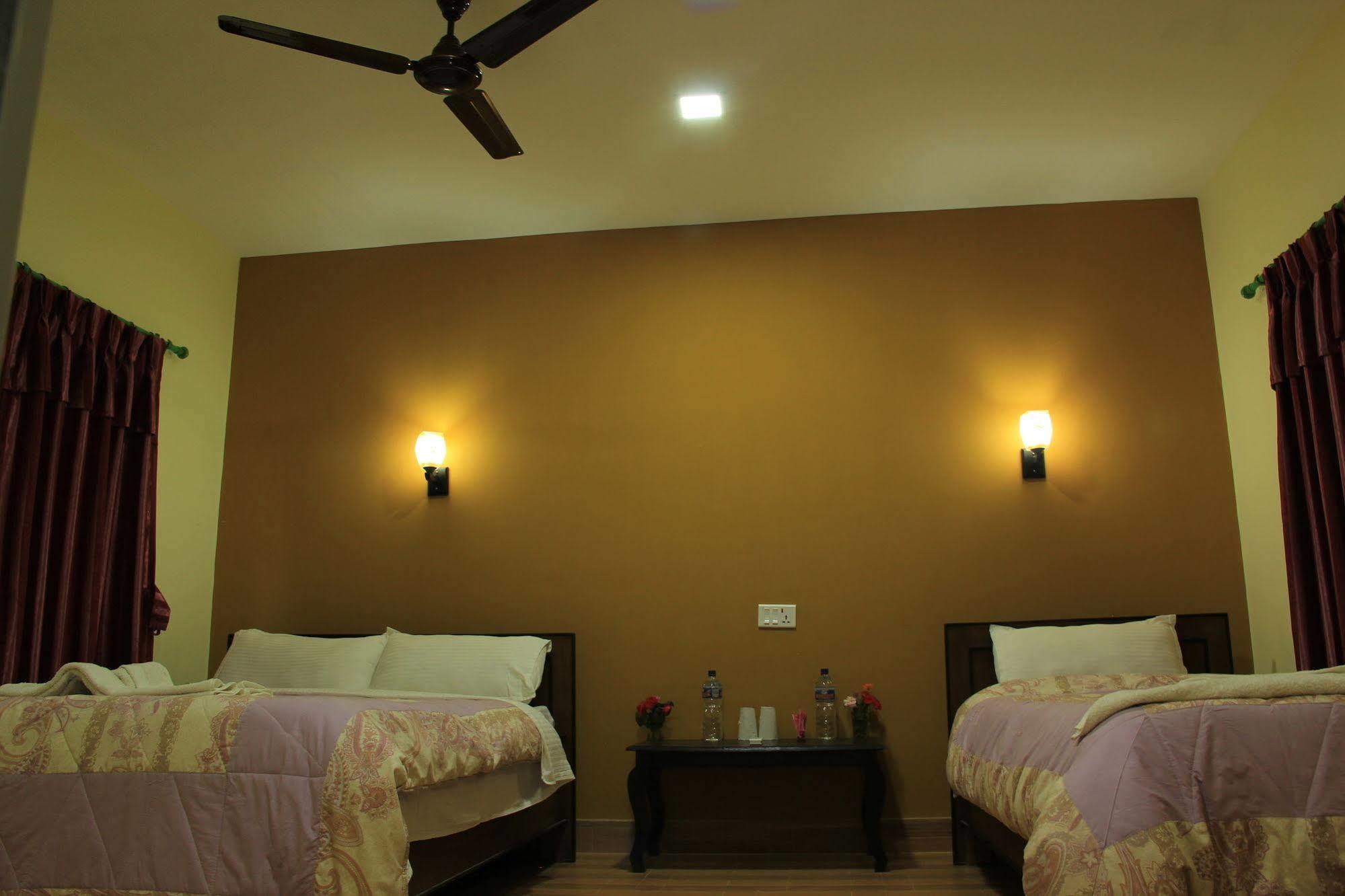 Chitwan Safari Camp & Lodge Sauraha Exterior photo
