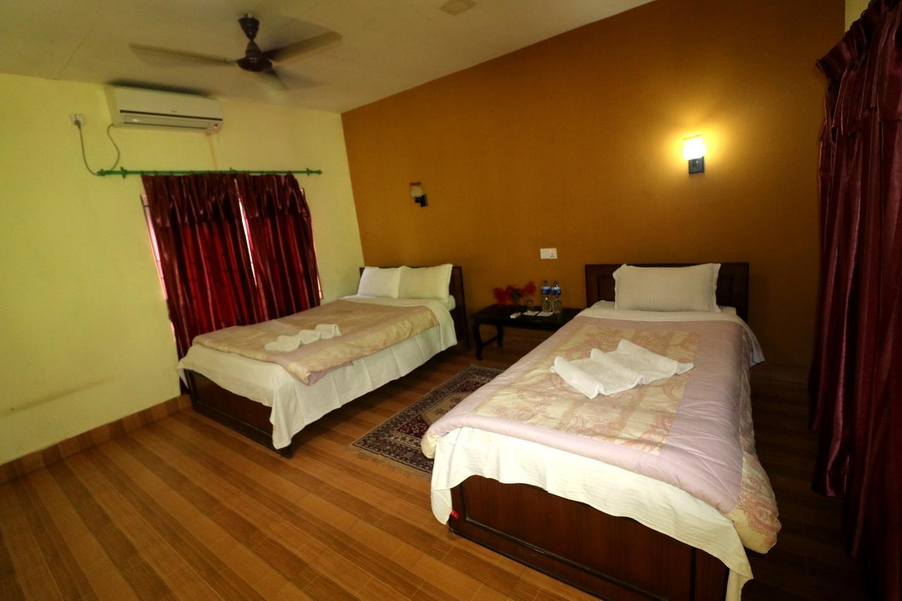 Chitwan Safari Camp & Lodge Sauraha Exterior photo